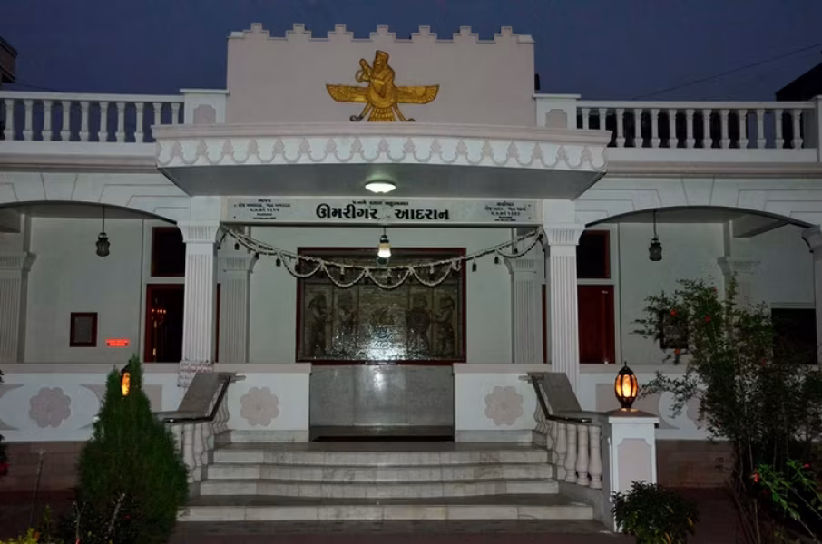 512e15_5319f485a6884c2eaab71cf443a4b2fcmv2-1